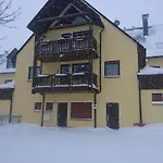 Dachspitze Mit Tiefgaragenstellplatz Und Skiraum