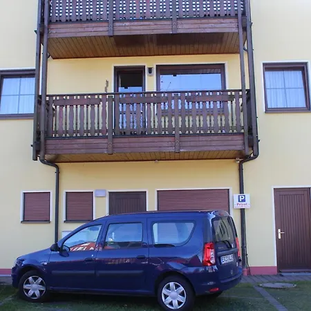 Dachspitze Mit Tiefgaragenstellplatz Und Skiraum