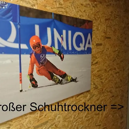 Dachspitze Mit Tiefgaragenstellplatz Und Skiraum דירה